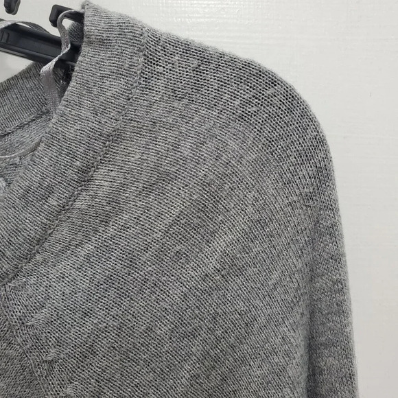 Joseph A Women's Gray Cream Colorblock Soft Knit Asymmetrical LS Knit‎ Top Sz S - Picture 2 of 8